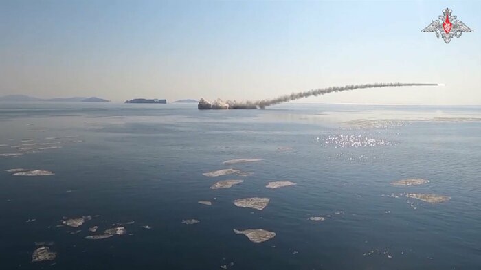 日本海の模擬目標に向けて、飛行する超音速対艦ミサイル