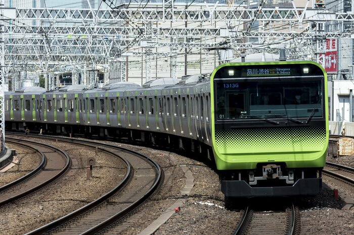 Suicaデータは駅ビル出店・混雑予想などにも活用されている