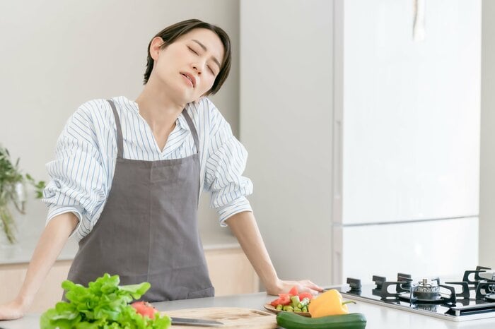 介護は特に「仕事をしていない人」に負担が集中しがち（画像：イメージ）