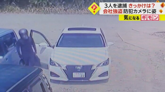 ボストンバッグを持っている男