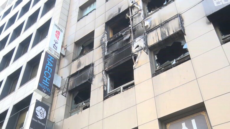 火元のカプセルホテルにスプリンクラー設置なし “荷物などで通路狭かった”日本人客が証言 ソウルの宿泊施設火災で日本人女性(55)が意識不明の重体|FNNプライムオンライン