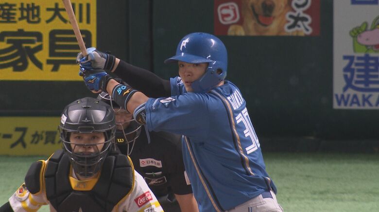 【ファイターズ】郡司裕也「またホークスと熱い戦いをやりたい」ホークスとのレギュラーシーズン最終戦を白星で飾る｜FNNプライムオンライン
