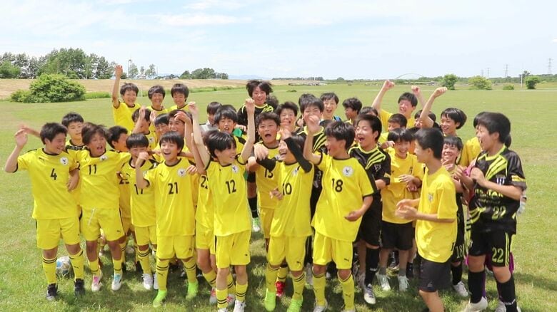 【次はスウェーデン戦】日本代表がチュニジアを4-0で圧倒_1次リーグ突破へ前進！中村敬斗選手に憧れるサッカー少年たちは昼まで練習試合…移動中の車内で応援＜FIFAワールドカップ2026＞｜FNNプライムオンライン