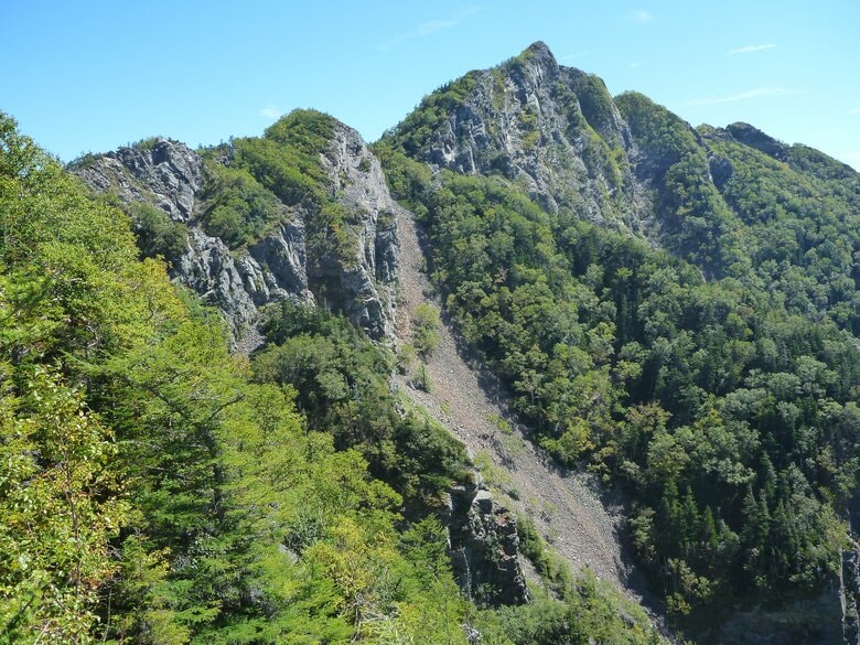 「滑落して自力で歩けない」横浜市の36歳男性をヘリコプターで救助　両肘を擦りむくなど軽傷の模様　南アルプス鋸岳で遭難｜FNNプライムオンライン
