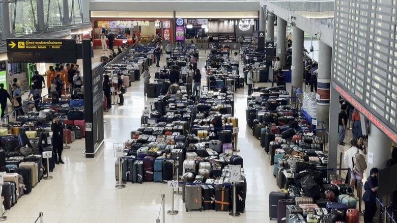 空港に5600個以上の預け荷物　洪水でスタッフ出勤できず人手不足　タイ国内最大の空港　日系物流会社も輸出貨物の搬入制限｜FNNプライムオンライン