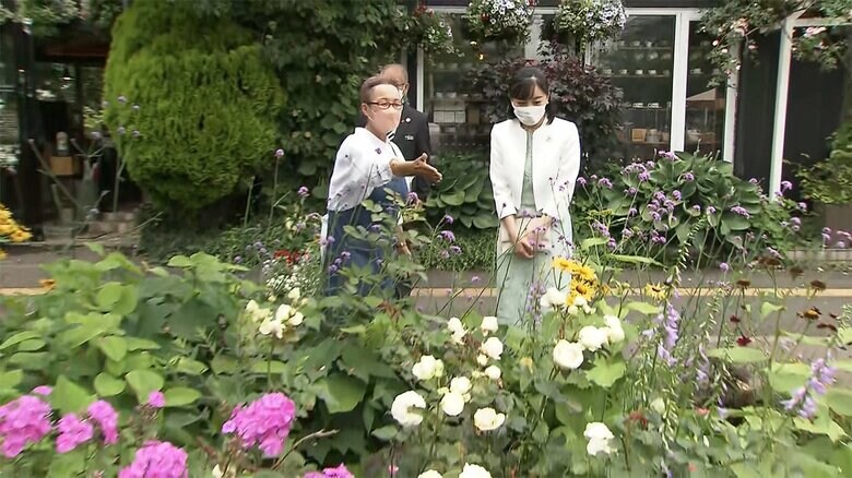 佳子さまは、式典の後、ストリートガーデンを視察された
