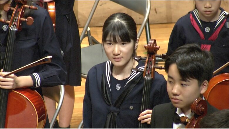 チェロを演奏される愛子さま（当時15歳）　2017年4月