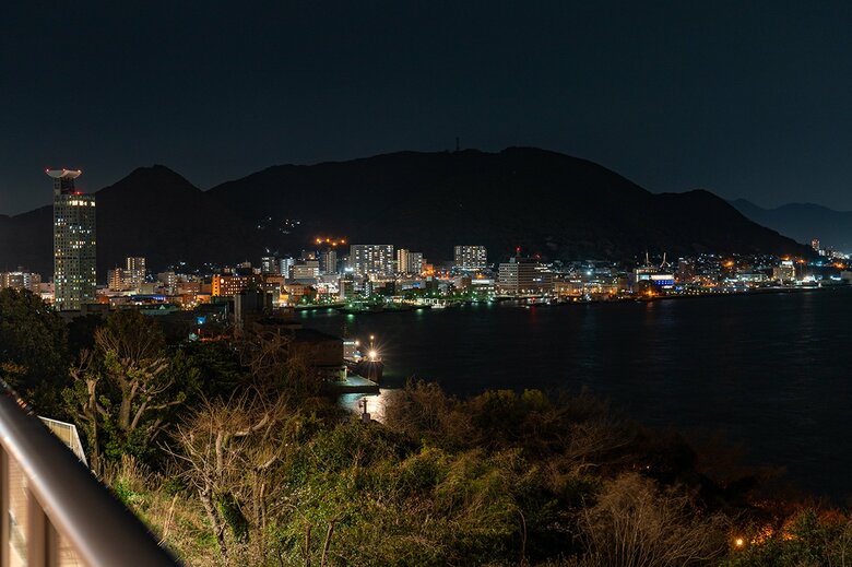 めかりPA（上り）から見える門司港方面