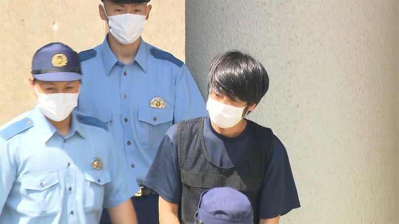 鑑定留置先に移送される山上徹也容疑者（午前10時過ぎ 奈良西署）