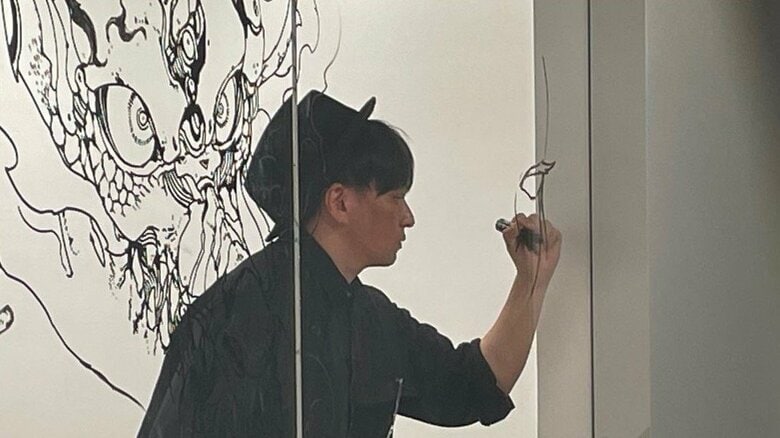 構図はAckyさんの頭の中にあり、下書きも不要だ