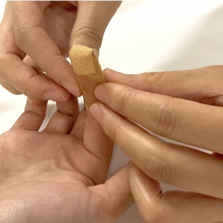 指の先端　貼り方2（提供：湘南鎌倉総合病院）