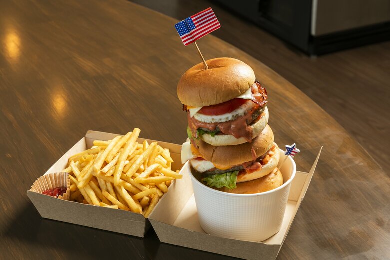 A510　タワーバーガー丼　3000円（税込）