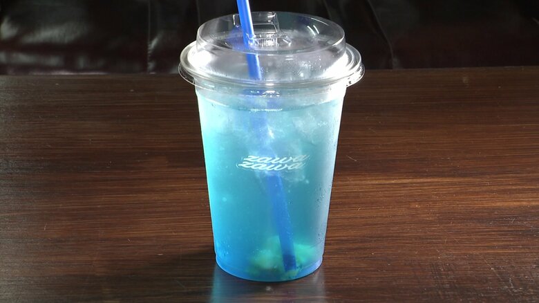 “田沢湖ブルー”をイメージした『タザワコーラ』