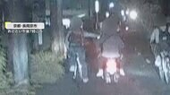 【独自】バイクにつかまり自転車が走行…危険な「つかまり運転」…