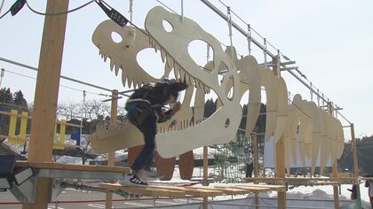 恐竜化石モチーフの“移動式”アスレチック　森林が9割を占める福井・池田町が地元木材を使い開発　町の魅力発信へ