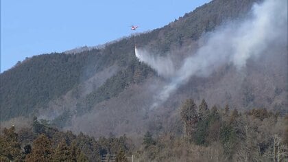 山梨の山火事6日目129ヘクタール延焼　上空から消火活動も鎮火のメド立たず77世帯145人の避難指示を継続