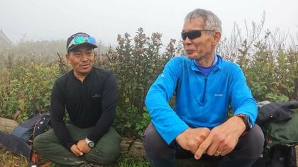 世界中のクライマーを支援するヒマラヤの案内人「シェルパ」が大野・荒島岳に　山がつないだ山岳ガイド2人の交流