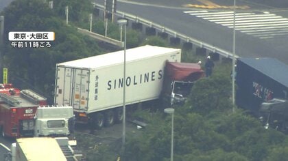 車体は傷だらけ…大型トレーラー3台絡む事故　運転手の男性ら3人ケガ　東京・大田区