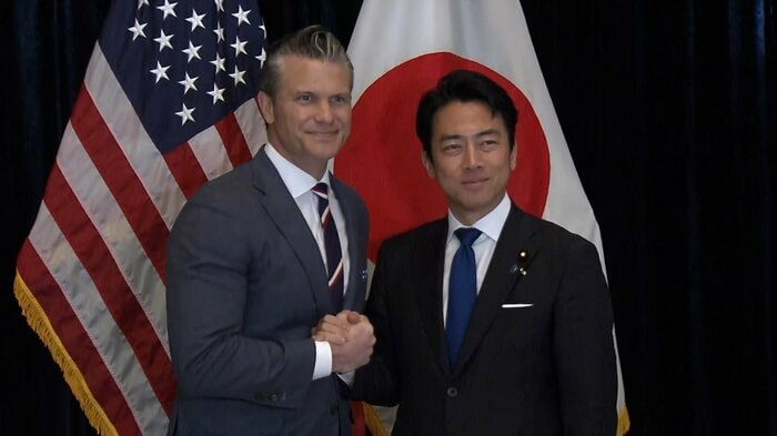 アメリカの国防長官とは笑顔で握手　シンガポール　5月30日