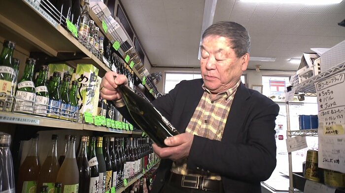 長年、喜久水酒造の酒を取り扱う「酒のほさか」店主の保坂廣樹さんも酒造りの再開を喜ぶ