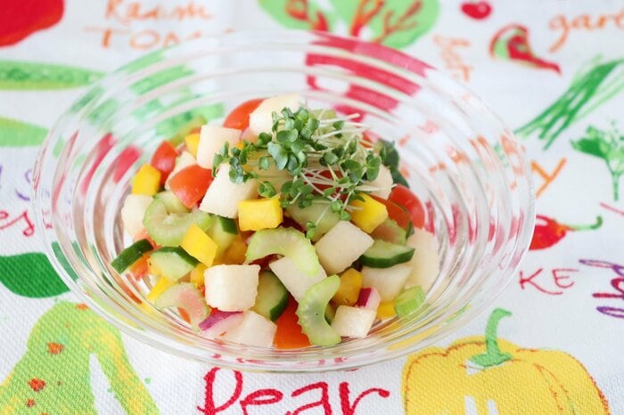 モリモリ食べたいチョップドサラダ。梨の食感と甘みがアクセントに。