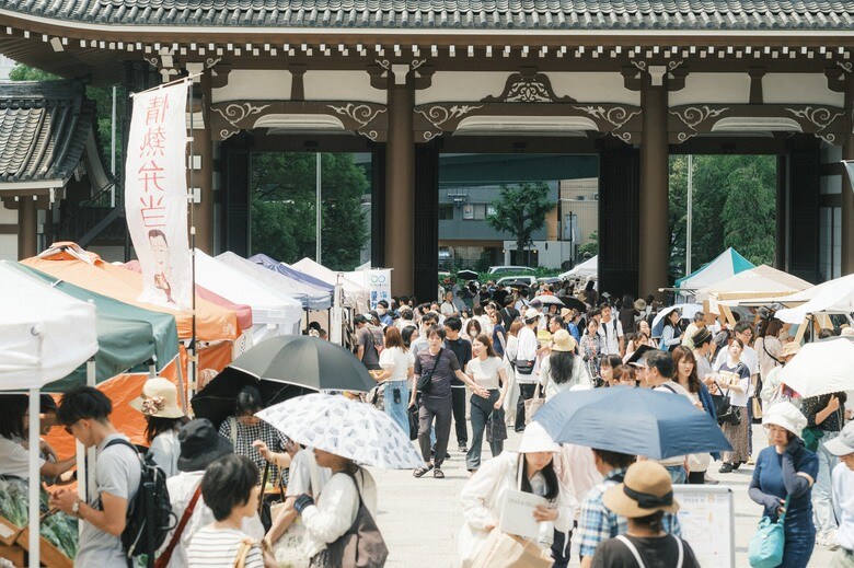 “朝市”を“産業”へ──東海最大級の朝市「暮らしの朝市」の価値を可視化する「暮らしの朝市 REPORT vol.01」を発表。