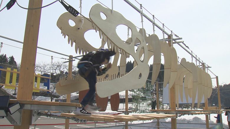 恐竜化石モチーフの“移動式”アスレチック　森林が9割を占める福井・池田町が地元木材を使い開発　町の魅力発信へ｜FNNプライムオンライン
