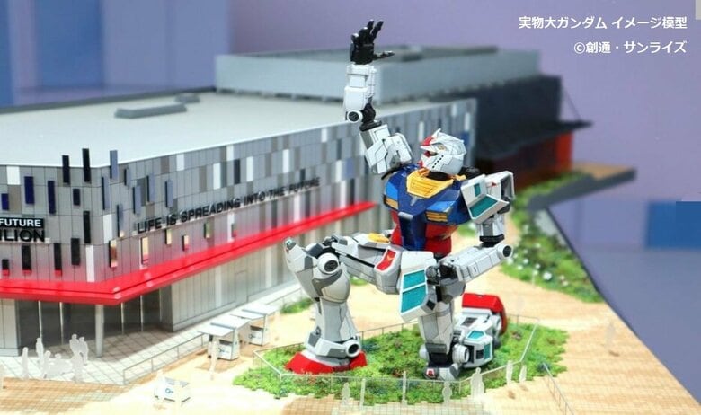 【実物大ガンダム】「万博」に登場　世界初のポーズ　横浜の“動く”ガンダムの資材を再利用するが万博では“動かず”　パビリオンで働くスタッフ約65人も募集開始｜FNNプライムオンライン