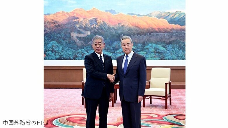 岩屋前外務大臣が中国・王毅外相と会談　台湾巡る「誤った言動の是正」の要求に「両国関係が原点に立ち返るようにしたい」｜FNNプライムオンライン