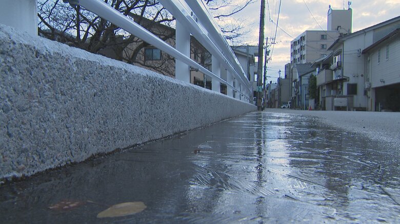 富山県内で今季一番の冷え込み、スリップ事故多発　日中は3月並みの気温に｜FNNプライムオンライン
