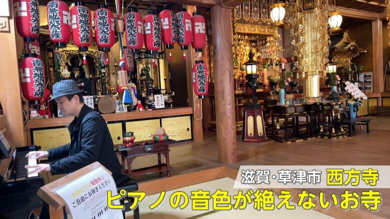 本当に置かれた“ストリートピアノ”。この日も演奏を楽しむ人が