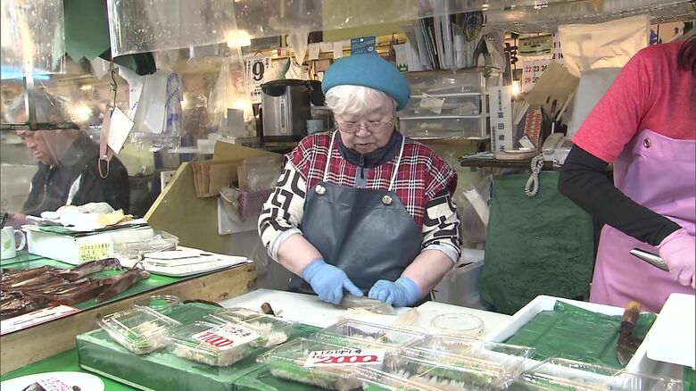 老舗のイカ専門の鮮魚店では