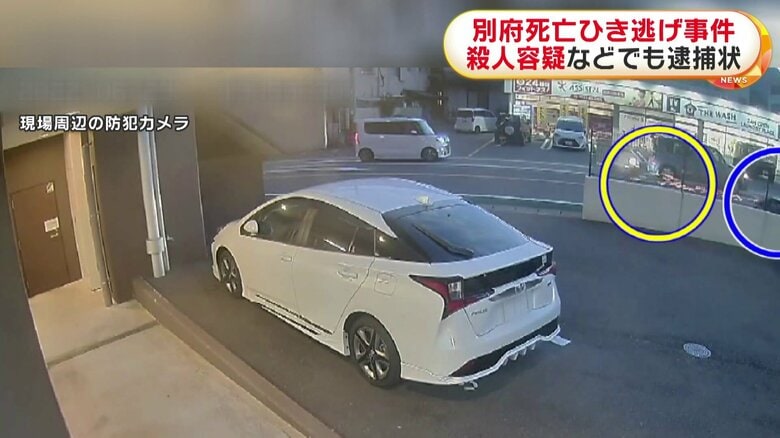 追突されたとみられる衝撃で飛んでいく2台のバイク