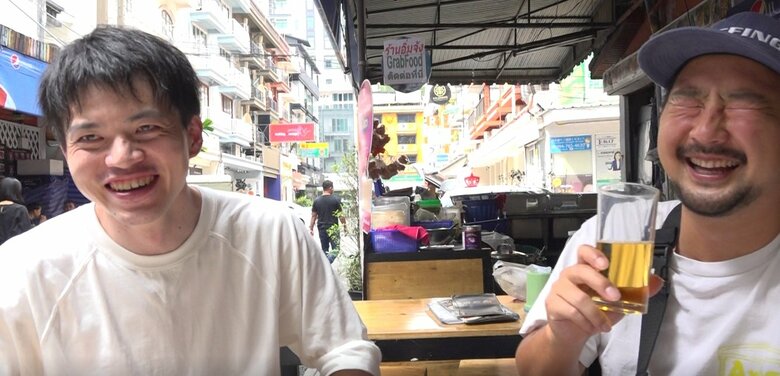 健大さんと大西さん　バンコク・プロンポン駅近くのレストランにて撮影