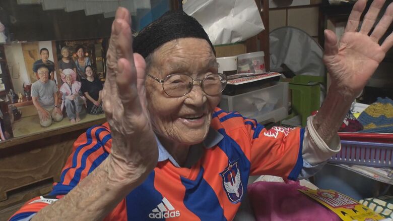 アルビレックス新潟のユニホームを着るセヨさん