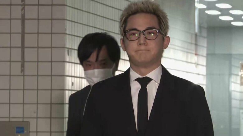 保釈されたSIMON被告（2026年3月）