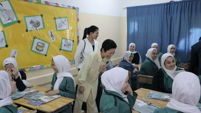 久子さまと承子さまが避難キャンプを視察。なごやかな雰囲気となった。