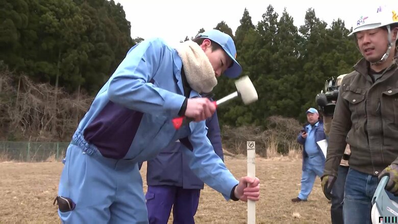 旧・綾里中学校のグラウンドで工事が始まった（岩手・大船渡市 綾里地区 19日午前）