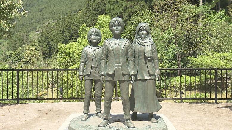 漫画の世界を再現した銅像