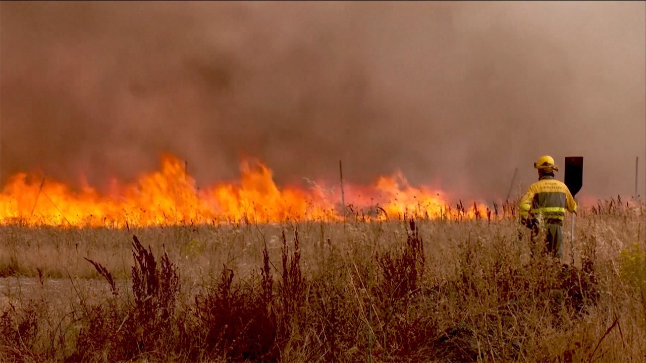 スペイン山火事 住民に死傷者も 記録的熱波で被害拡大 Fnnプライムオンライン 記録的な熱波の影響で スペイン では 大規 ｄメニューニュース Nttドコモ