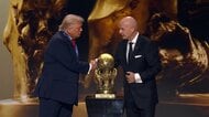 FIFAがトランプ大統領に新創設した「FIFA平和賞」授与…ガザ和平合意仲介など評価　会場外では移民政策など批判する人たちが抗議