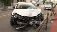 「ガチャーン」猛スピードで車が歩道に　単独事故か　運転手は「多分、酒を飲んでいたのか逃げていった」　警察が行方追う　大阪市