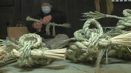 鳥居につける長さ5m超の物も…観光施設・飛騨の里で『しめ縄』作り 1つずつわらを編み込んで製作 岐阜