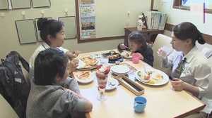 臨時休校2週目 弁当配達や子連れ出勤など保護者や子への支援拡大