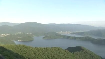 【中継】夕暮れ時のレインボーライン「天空のバラ園」から望む絶景！　満開のバラに囲まれ…ローズソフトでうっとり