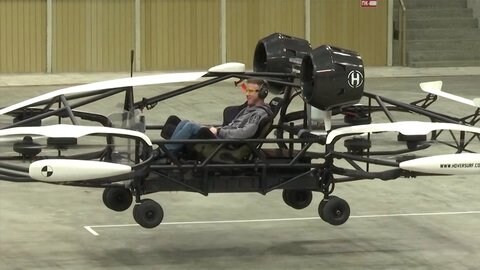 “空飛ぶタクシー” ドローンに人が乗ったらどうなった?