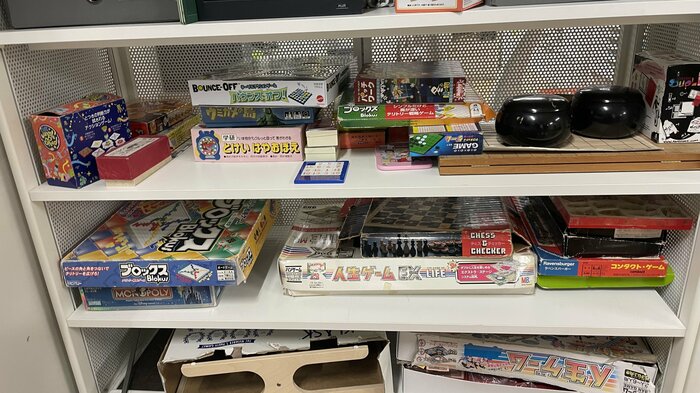 教室には様々な種類のゲームがそろっている
