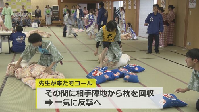相手陣地から枕を集め反撃に備える