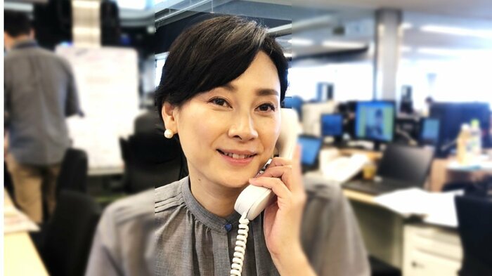 産院に電話取材する筆者