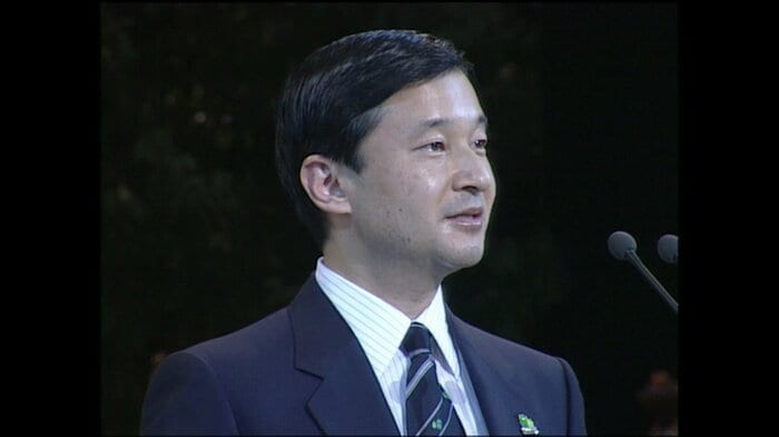 おことばを述べる皇太子さま